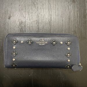 Coach Accordion Zip Wallet Pebbled Navy Blue Daisy
